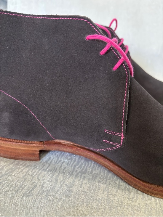 CROCKETT&JONES Men\'s Brown Suede Chukka Boots with Pink Laces Sz 91/2